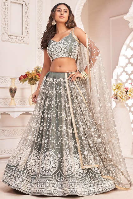 vintage-style-cotton-embroidered-stars-a-640x480-79899285.jpeg